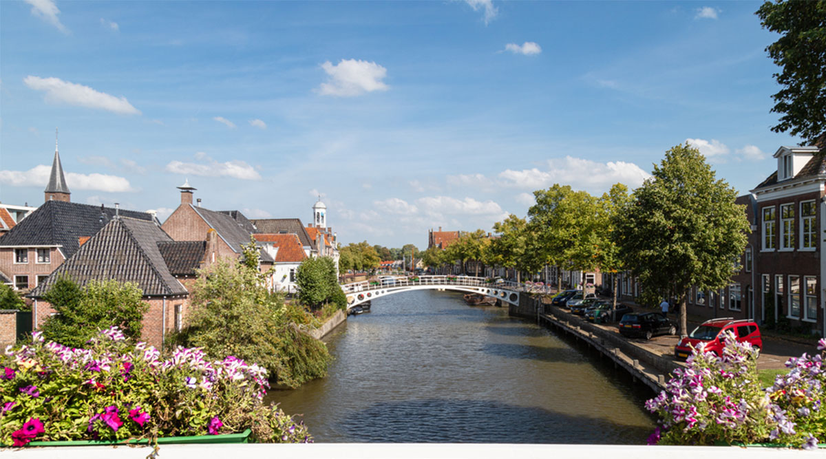 Puzzel: maak de gracht in Dokkum compleet.