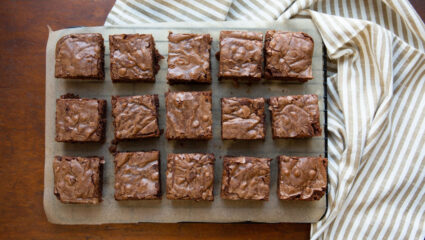 Puzzel: maak de bakplaat met brownies compleet.