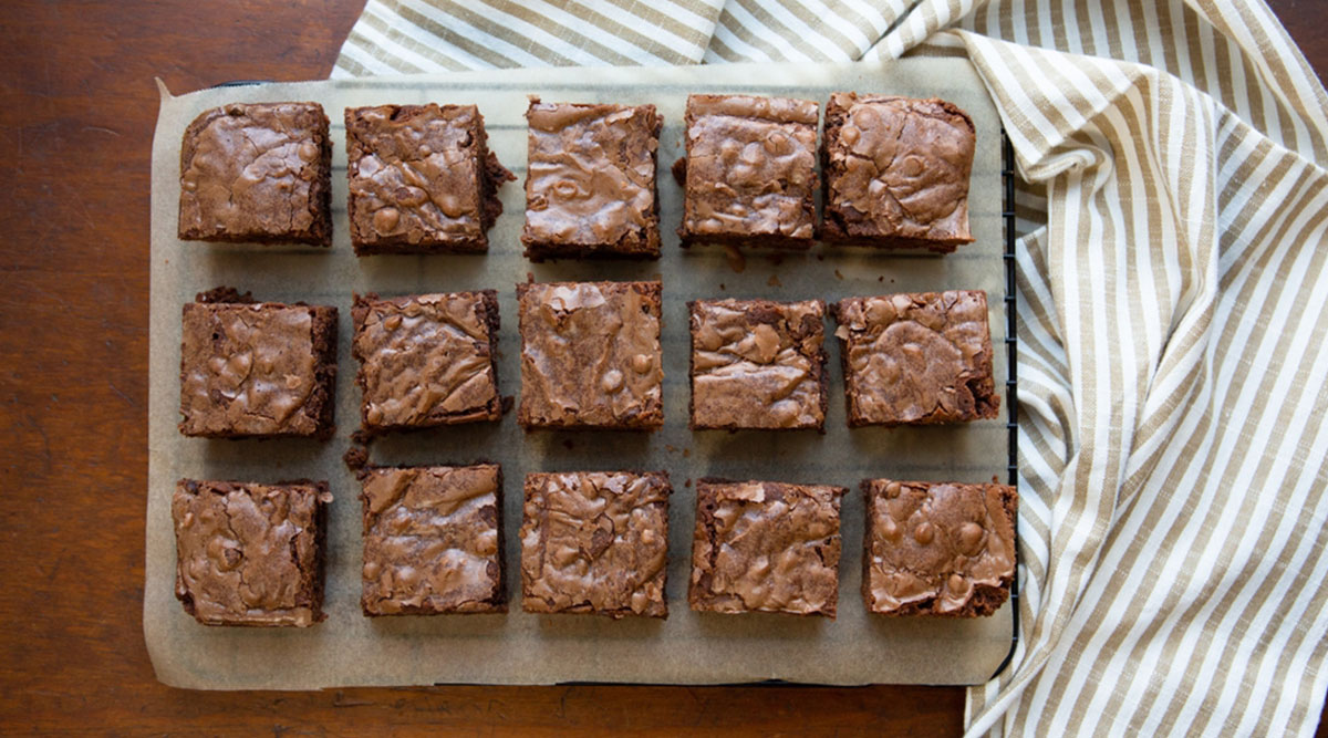 Puzzel: maak de bakplaat met brownies compleet.