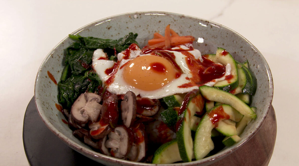Kook mee met MAX: Koreaanse bibimbap met groente en spiegelei