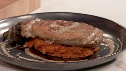 Kook mee met MAX: aubergineschnitzel met kikkererwtenpuree