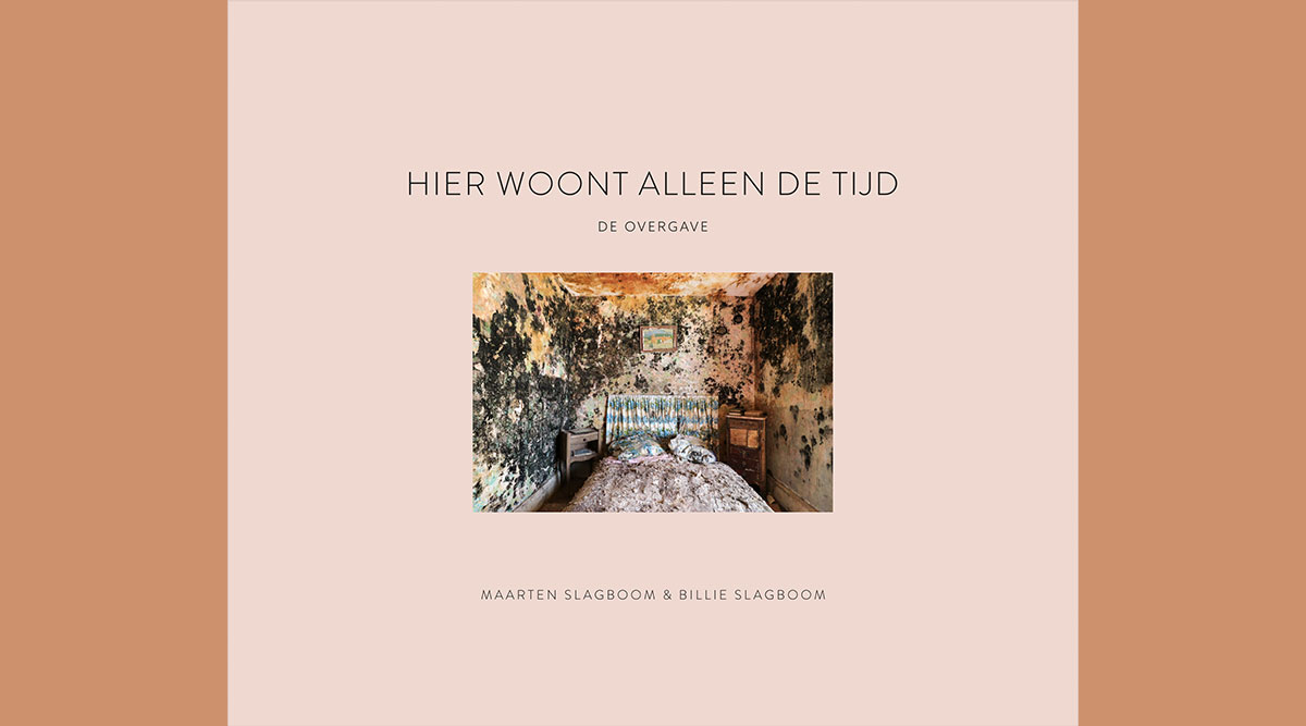 De omslag van het boek Hier woont alleen de tijd - De overgave van Maarten en Billie Slagboom.