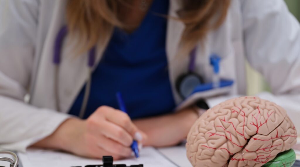 Gilles de la Tourette: wat er in de hersenen gebeurt en waarom tics niet zijn tegen te houden