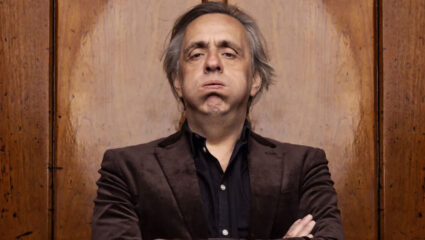 De poster voor de theatervoorstelling Ik mag niet klagen van Marcel van Roosmalen.