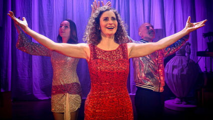 Pia Douwes op het podium.