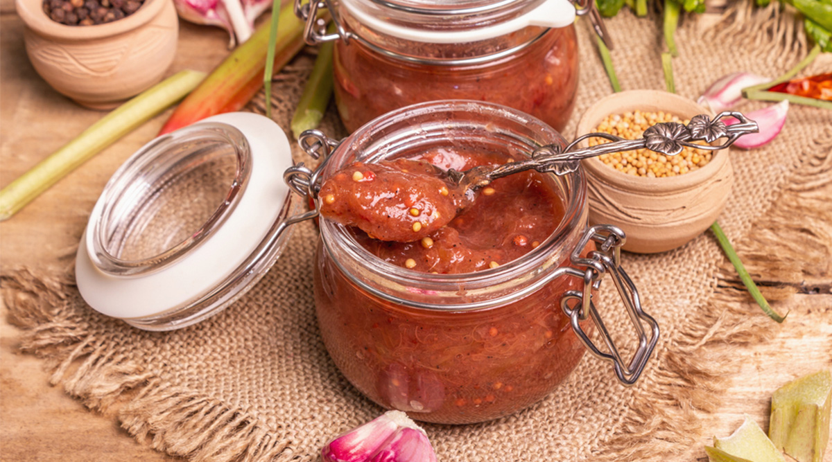 Chutney van rabarber.