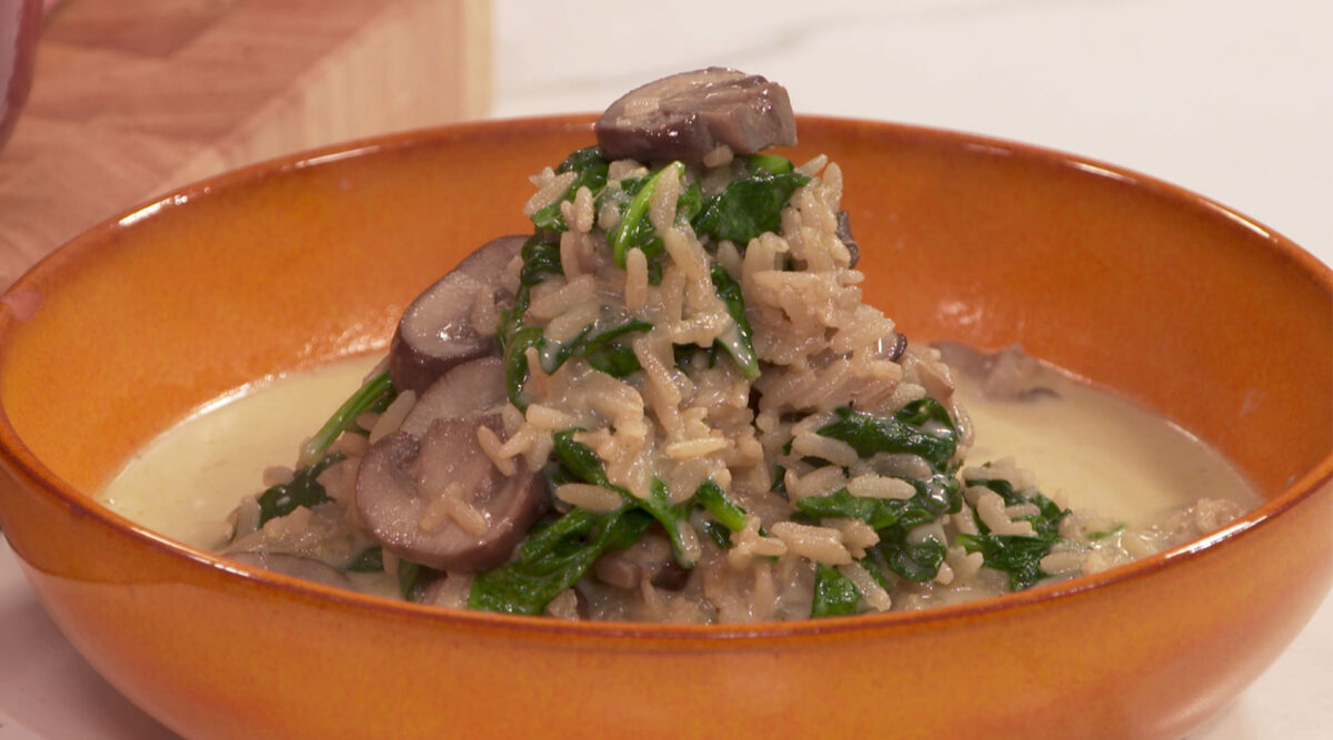 Kook mee met MAX: romige rijstsoep met spinazie en champignons