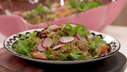 Kook mee met MAX: volkoren freekeh met geroosterde bospeen, groene linzen en gember-abrikozendressing