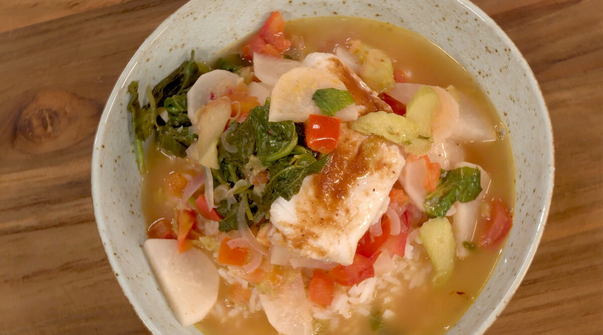 Kook mee met MAX: Filipijnse stoof met vis, rabarber en spinazie (sinigang)