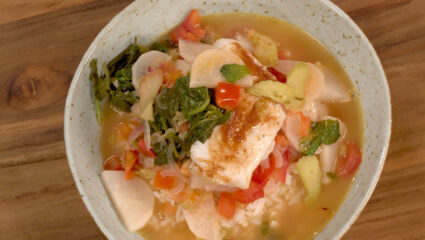 Kook mee met MAX: Filipijnse stoof met vis, rabarber en spinazie (sinigang)