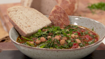 Kook mee met MAX: Spaanse stoof met chorizo, kikkererwten en spinazie