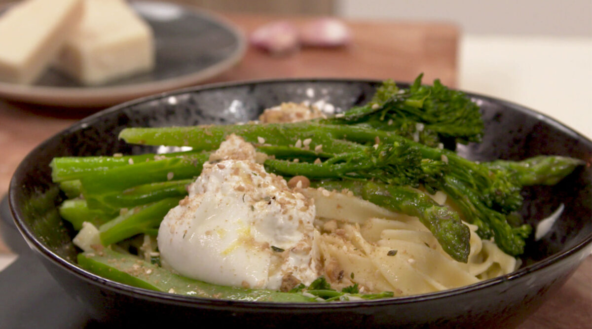 Kook mee met MAX: pasta met romige citroensaus en lente-groenten