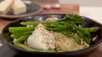 Kook mee met MAX: pasta met romige citroensaus en lente-groenten