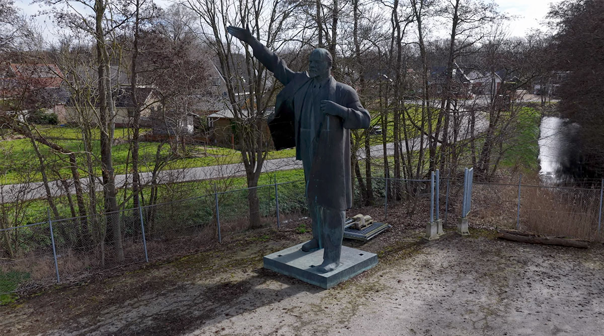 Wat doet een 9 meter hoog beeld van Lenin in Groningen?