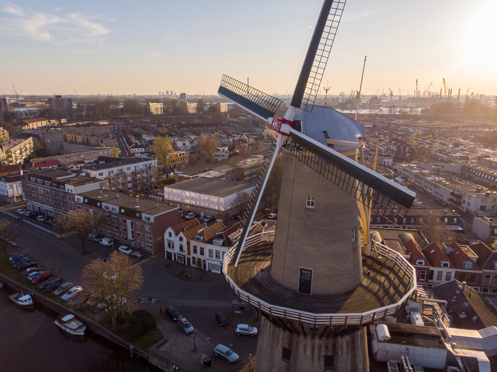 Eén van de hoge molens in Schiedam. 