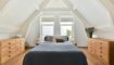 slaapkamer met schuine wanden
