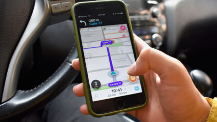 Een tankstation zoeken op een mobiel met de app Waze