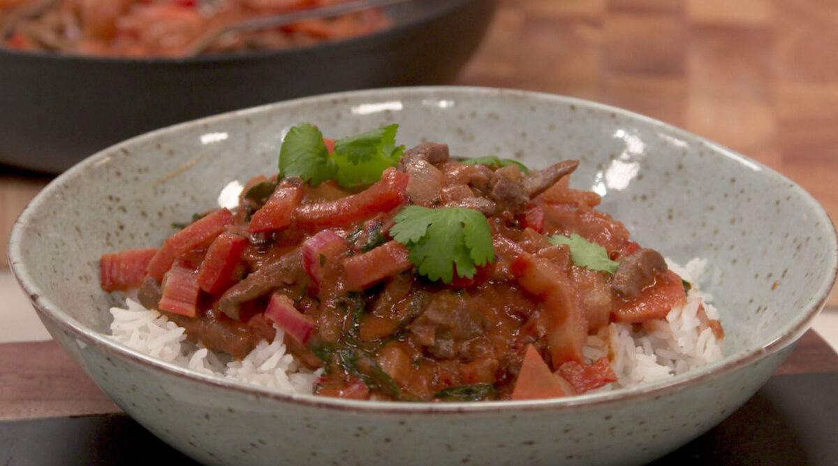 Kook mee met MAX: West-Afrikaanse pindastoof met rundvlees, paprika en snijbiet