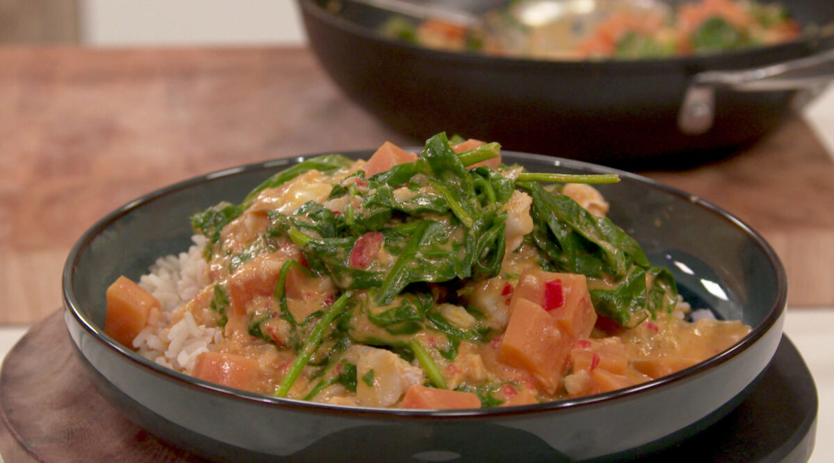 Kook mee met MAX: Thaise viscurry met zoete aardappel en spinazie