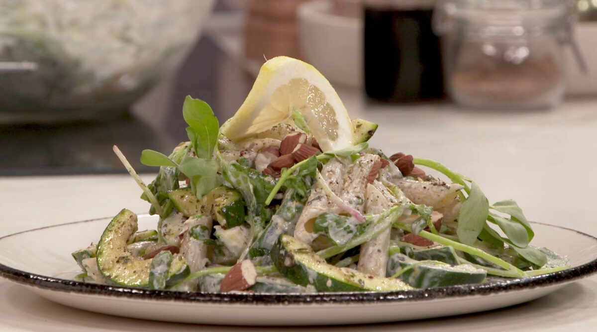 Kook mee met MAX: lentepasta met courgette, erwt en za’atar
