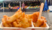 Portie kibbeling op de markt