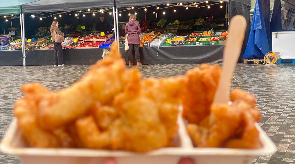 Portie kibbeling op de markt