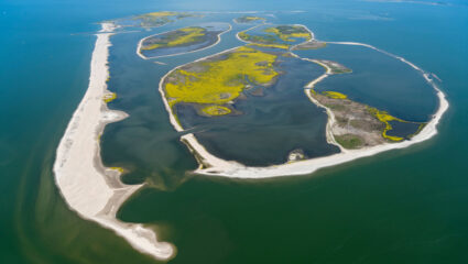 Puzzel: maak de Marker Wadden vanuit de lucht compleet.