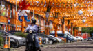 Straat in Nederland helemaal oranje