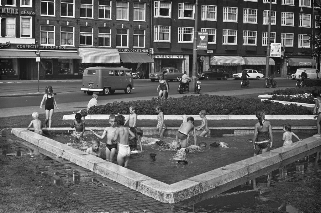 Pootjebaden tijdens de hete zomer van 1976