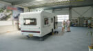 wzeb-jan-lidya-nieuwe-caravan-1200×667 Jan en Lidya uit We zijn er Bijna! halen hun nieuwe caravan op.