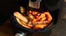 airfryer-olie-shutterstock_1950620713-1200×667 olie in de airfryer