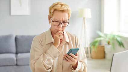 Vrouw krijgt mail van webshop