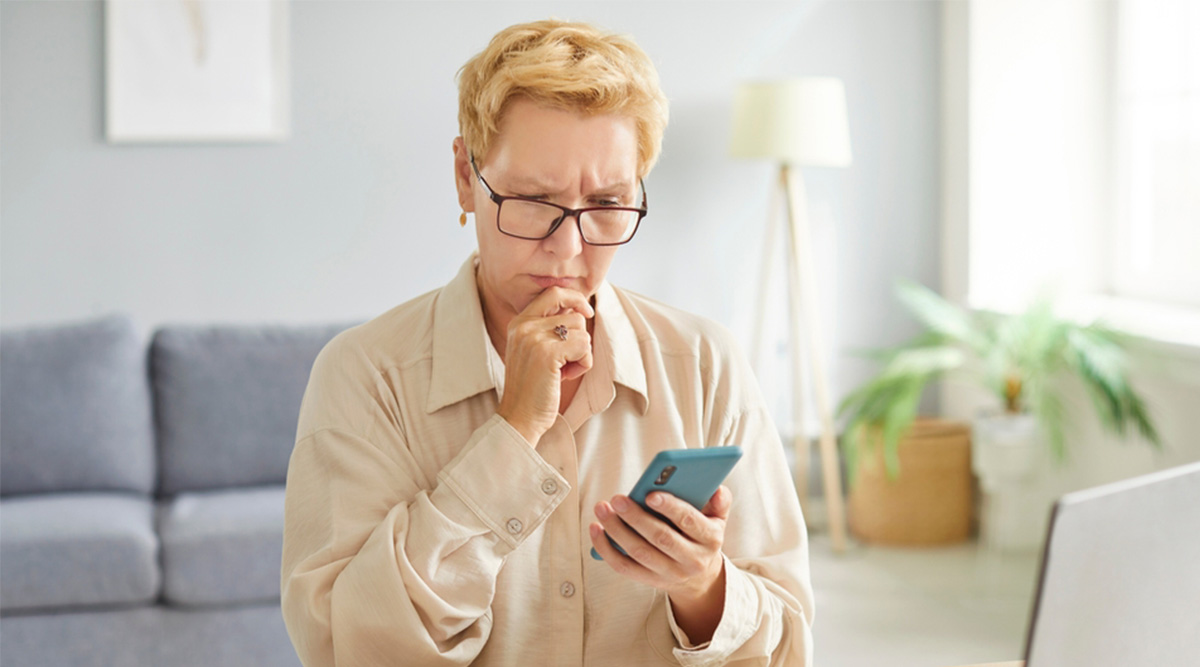 Vrouw krijgt mail van webshop