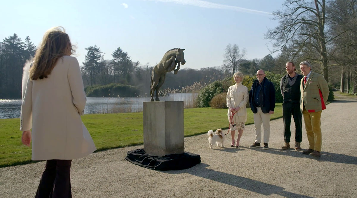 Het beeld van een paard van Theo Mackaay.