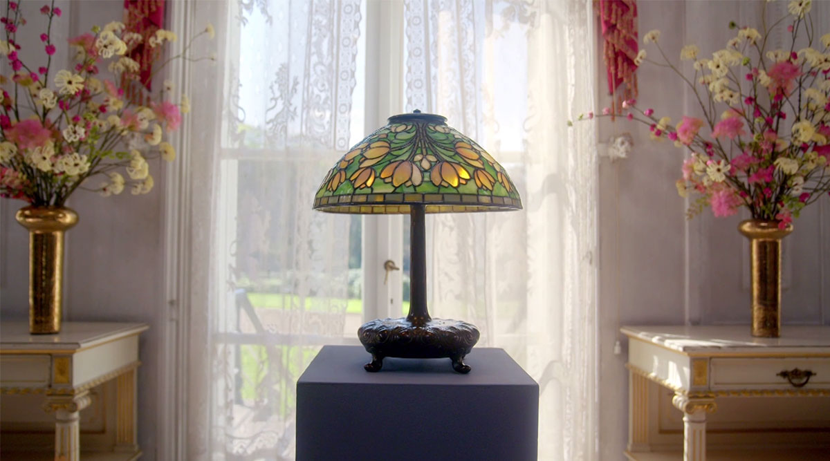 Een Tiffany-lamp uit Van onschatbare waarde.