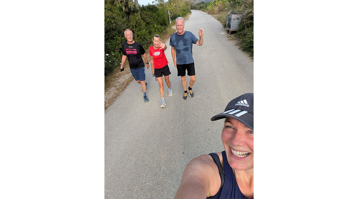 Marlijn loopt hard met Nina, Wiel en Martin.
