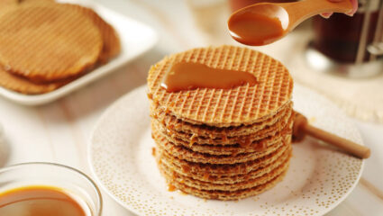 Puzzel: maak de stapel stroopwafels compleet.