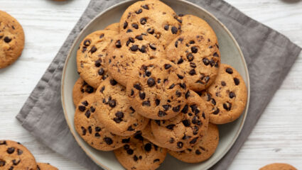 Puzzel: maak het bord vol chocolate chip cookies compleet.