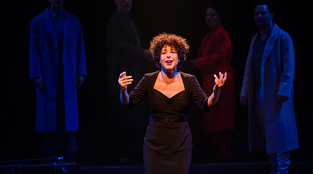 Suzan Seegers in de rol van Edith Piaf.