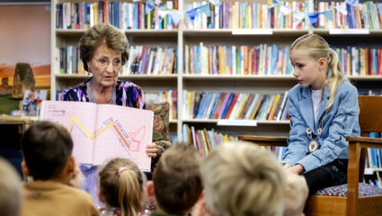 Prinses Margriet leest voor tijdens de Kinderboekenweek in 2025
