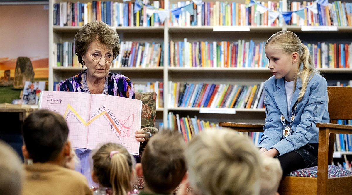 Prinses Margriet leest voor tijdens de Kinderboekenweek in 2025
