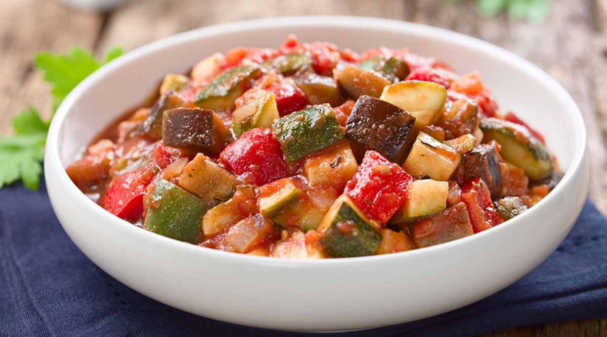 Ratatouille in een diep bord