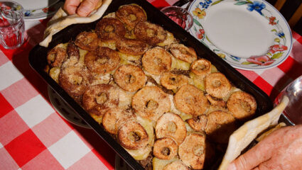 Jachtschotel met runderlappen, aardappel en appels.