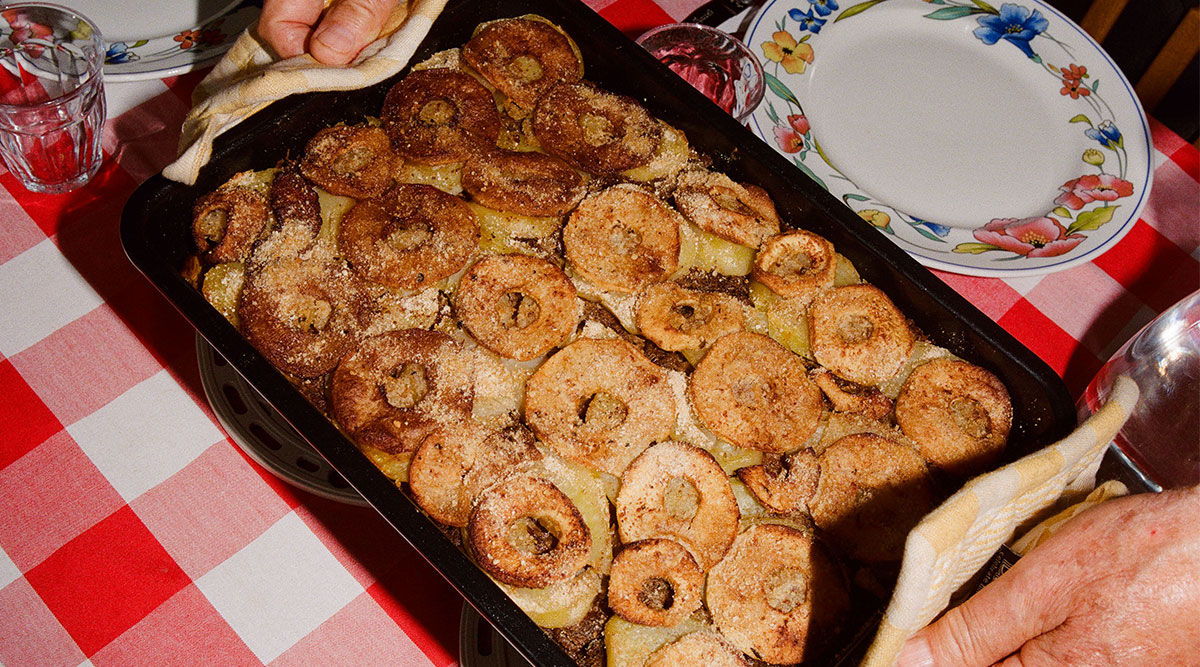 Jachtschotel met runderlappen, aardappel en appels.