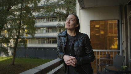 Abke Haring als Paulien Boogers in Zussen.
