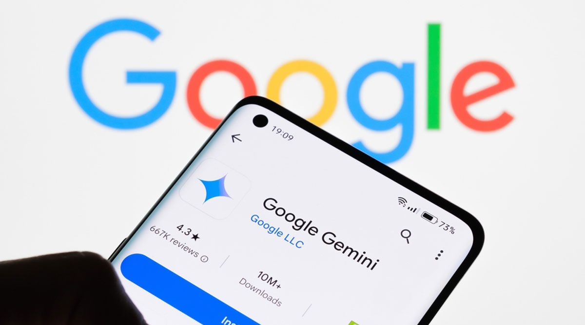 Iemand downloadt de app van Gemini