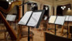 Muziekinstrumenten en bladmuziek, voor klassieke muziek.