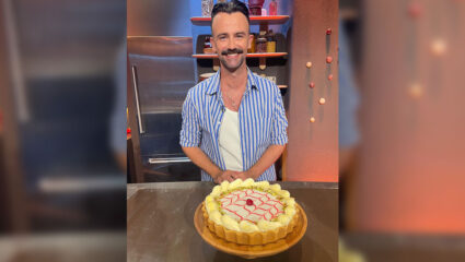 Christiaan de Vries met zijn versie van de bakewell taart.