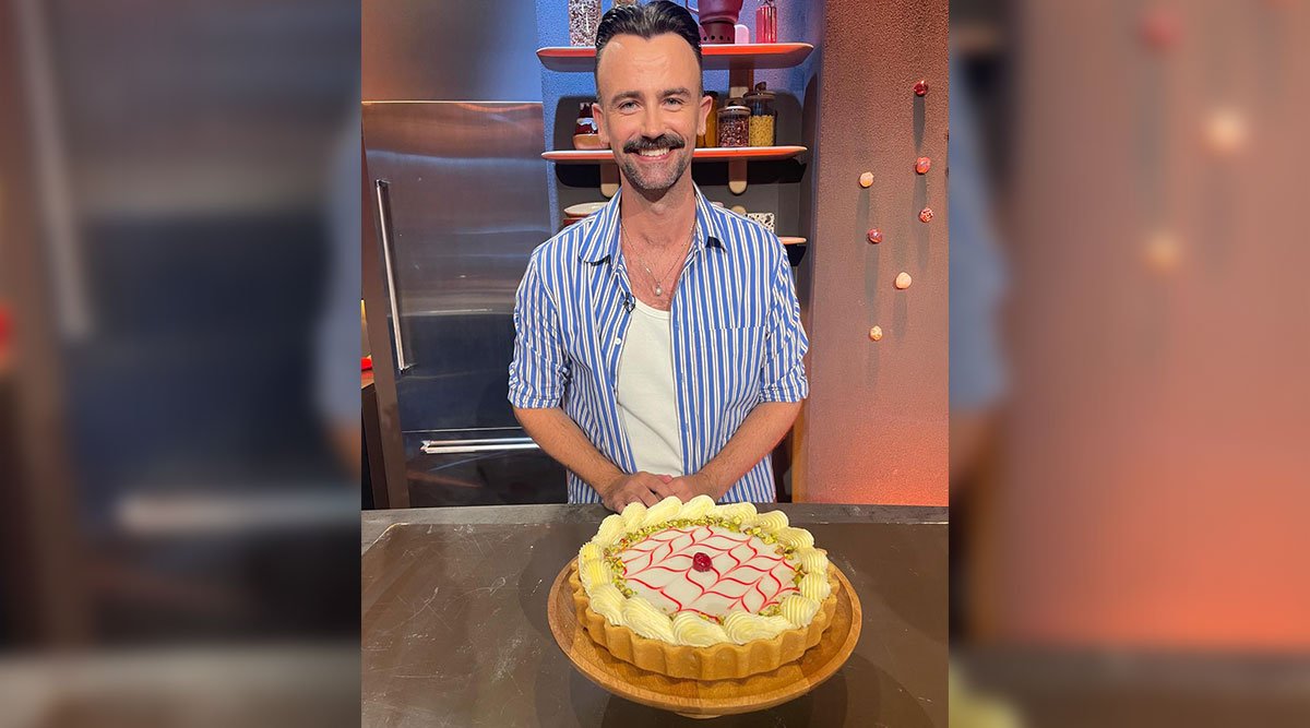 Christiaan de Vries met zijn versie van de bakewell taart.