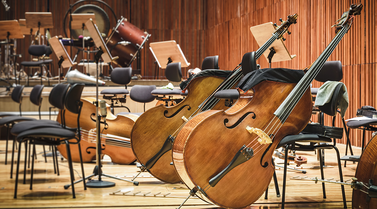 Lege orkeststoelen en instrumenten, Het MAX Orkest